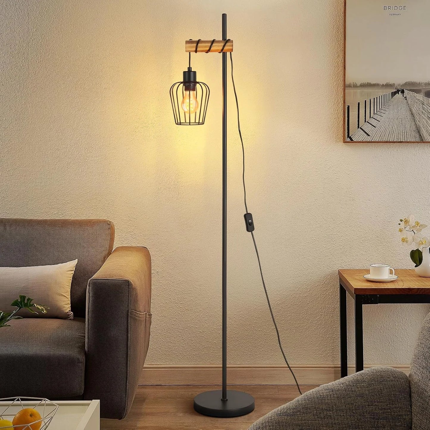 Lampadaire Industriel Bois et Métal : L'Authenticité Vintage au Cœur de la Chambre