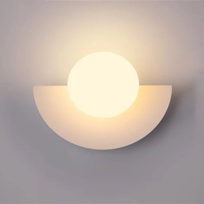 Applique murale Bauhaus blanche avec globe rond et éclairage mural chaleureux