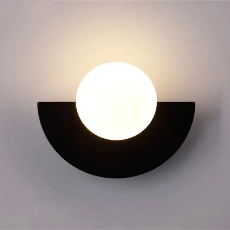 Applique murale Bauhaus noire avec globe lumineux rond, design rétro géométrique