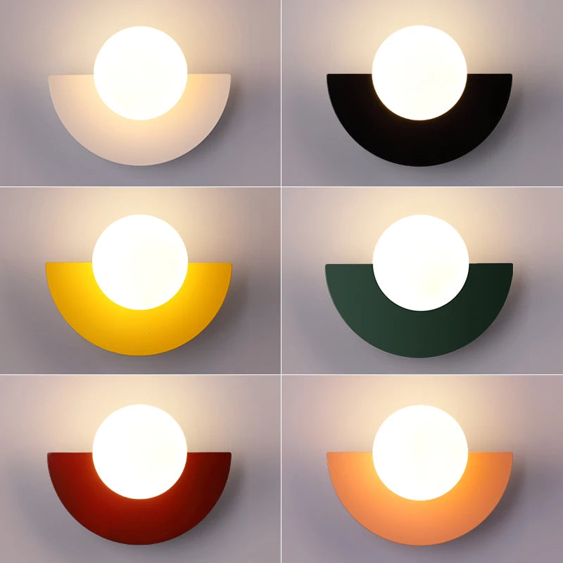 Applique murale Bauhaus rétro disponible en plusieurs couleurs avec globe lumineux rond