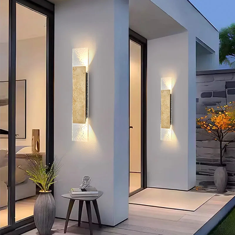 Applique murale extérieur en pierre naturelle pour une déco raffinée et moderne.