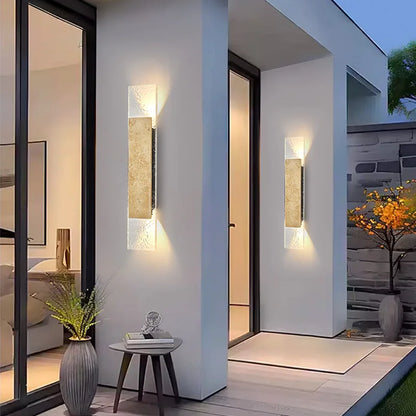 Applique murale extérieur en pierre naturelle pour une déco raffinée et moderne.