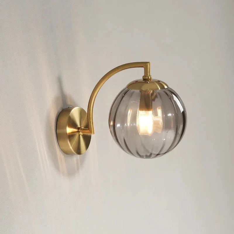 Applique murale globe en verre coloré avec support doré – photo produit 1