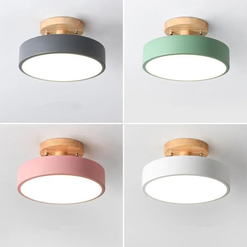 Plafonnier LED rond scandinave décliné en gris, vert, rose et blanc avec base en bois