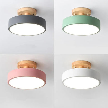 Plafonnier LED rond scandinave décliné en gris, vert, rose et blanc avec base en bois