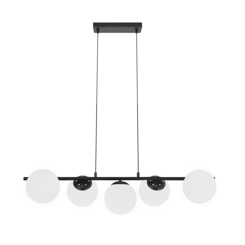 Suspension à barre métallique noire avec cinq globes en verre blanc opalin sur fond blanc
