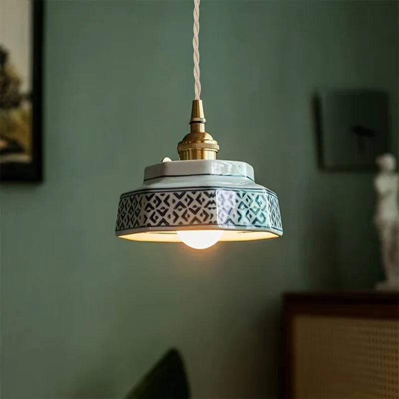 Suspension en céramique émaillée à motifs bleu et blanc, luminaire rétro français
