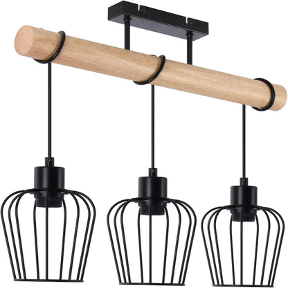 Suspension triple avec abat-jours ajourés en forme de cage métallique noire et poutre en bois sur fond blanc